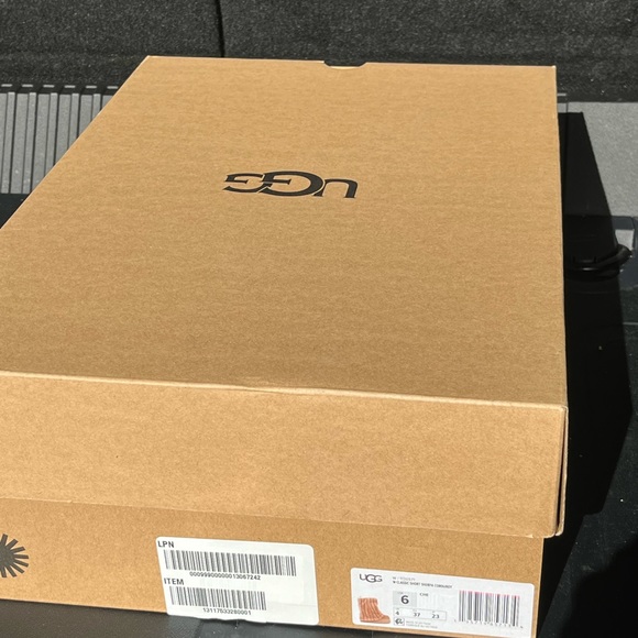 UGG Classic Short Sherpa Corduroy Platform Boot NIB 6US CHURRO UGGS in CHESTNUT - Picture 6 of 7